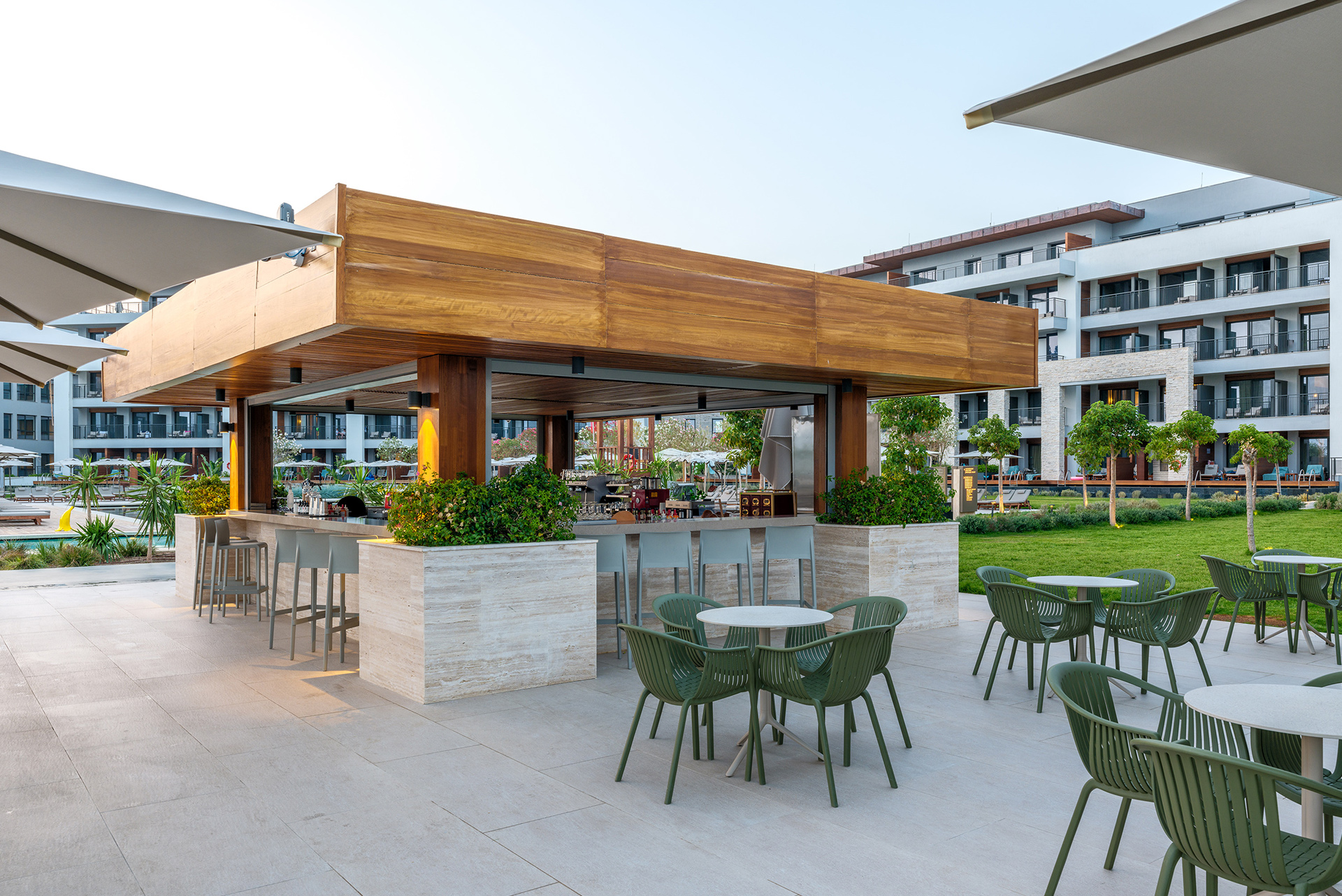 Family Pool Bar